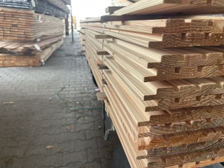 Ca. 84x Douglas Design- Triple- Deens profiel, 22x142mm, lengte 300cm